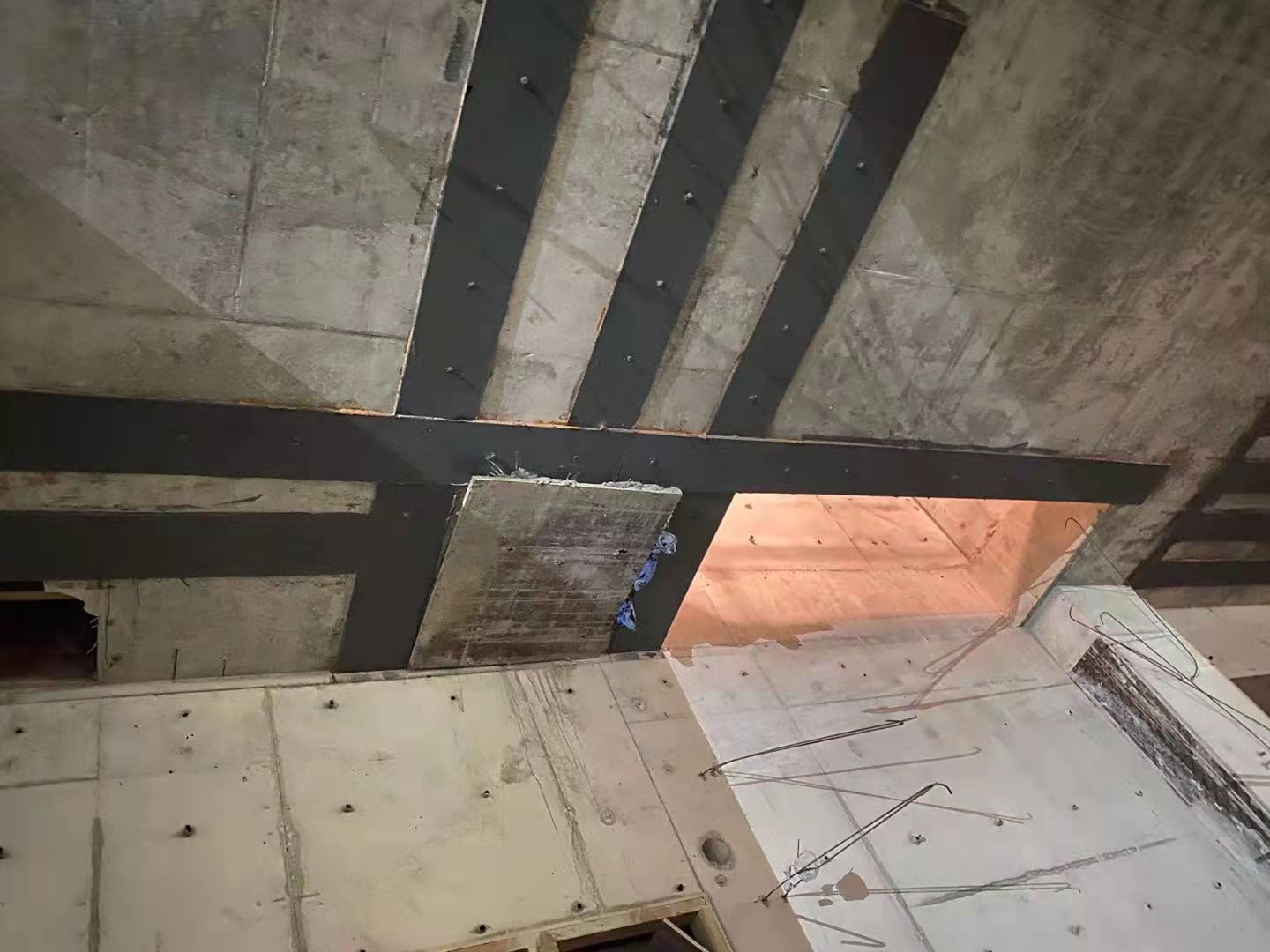 福州楼板开洞用粘钢加固还是碳纤维布加固