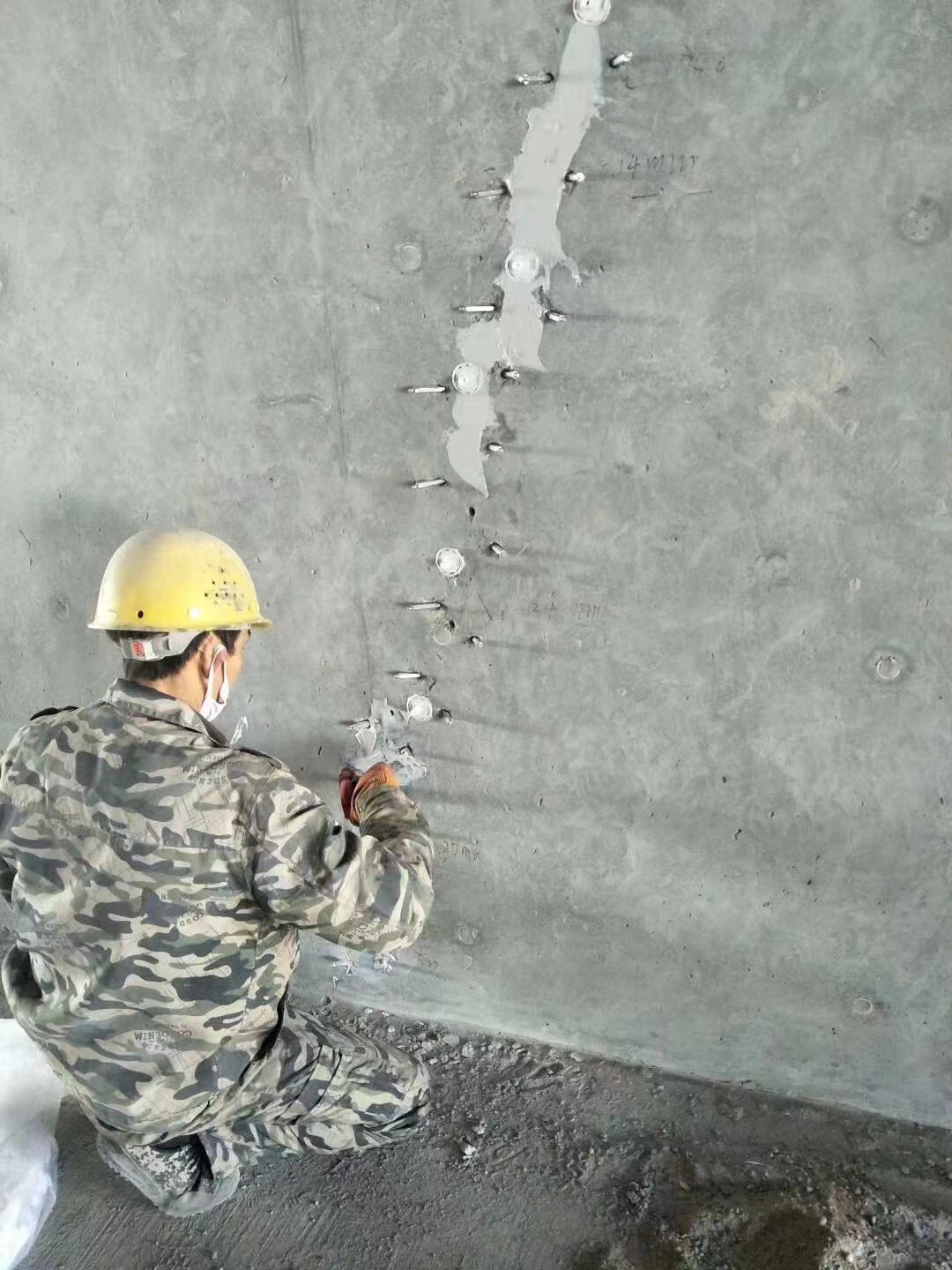 福州混凝土楼板裂缝加固施工的方案