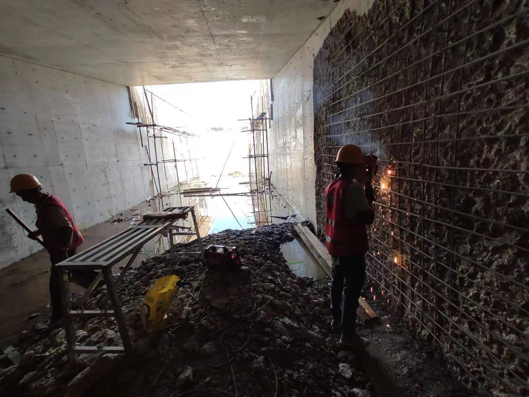福州挖断承重墙导致楼体开裂，加固施工方案出炉